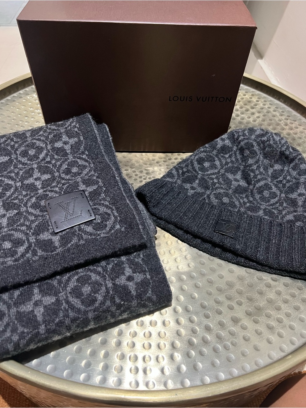 Louis Vuitton Anthracite Ski Flow Hat and Scarf Set